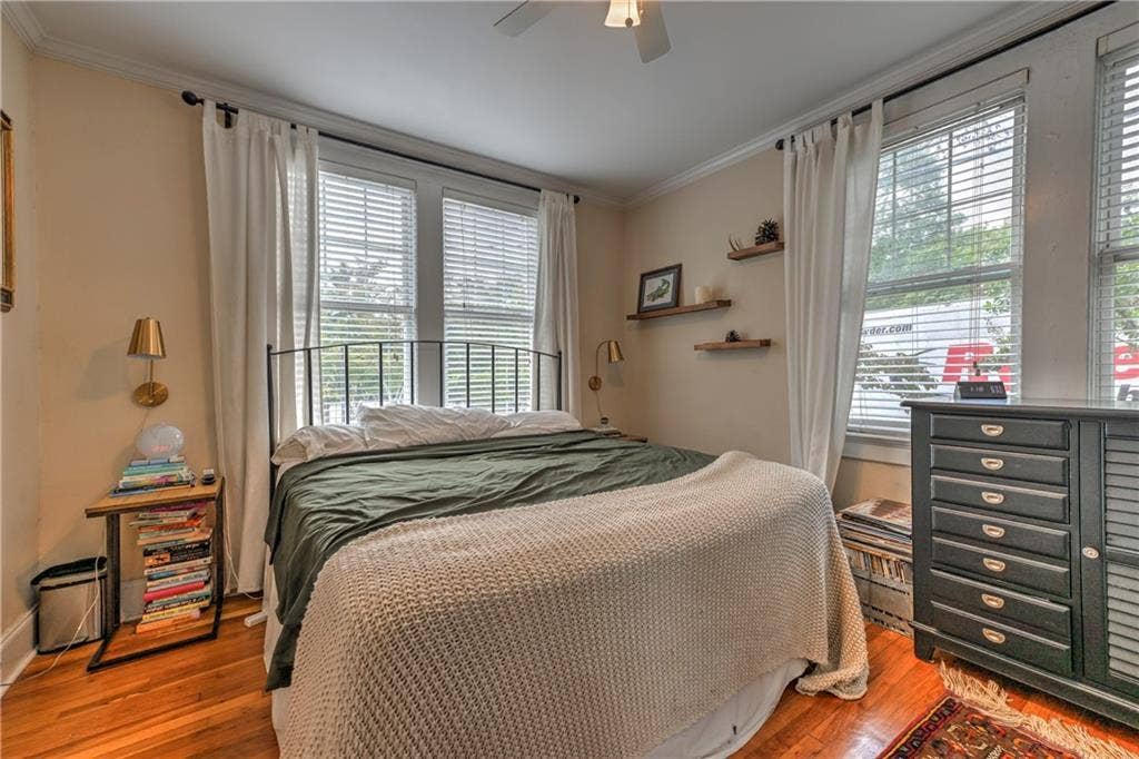 1BED 1BATH CHARMING APARTMENT