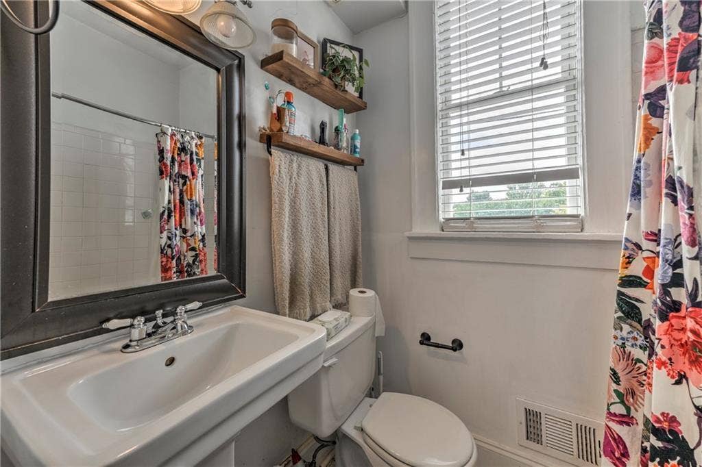 1BED 1BATH CHARMING APARTMENT