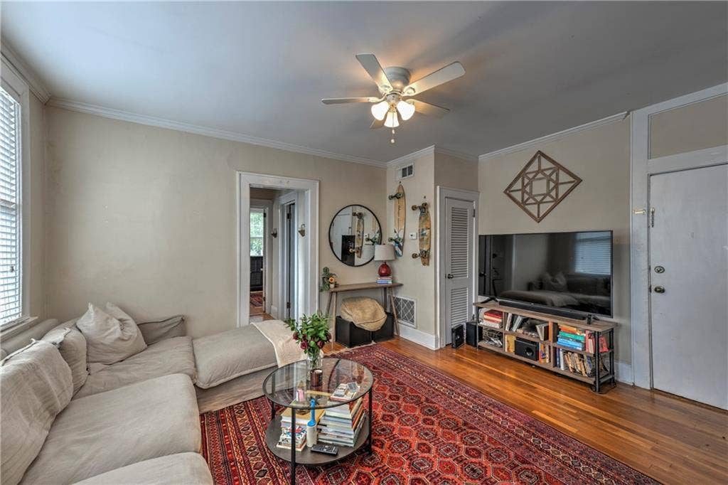 1BED 1BATH CHARMING APARTMENT