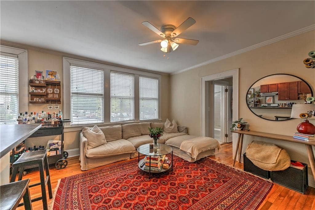 1BED 1BATH CHARMING APARTMENT