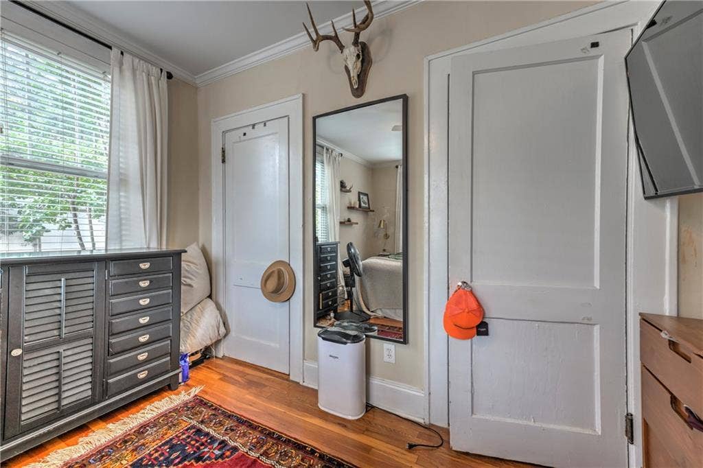 1BED 1BATH CHARMING APARTMENT