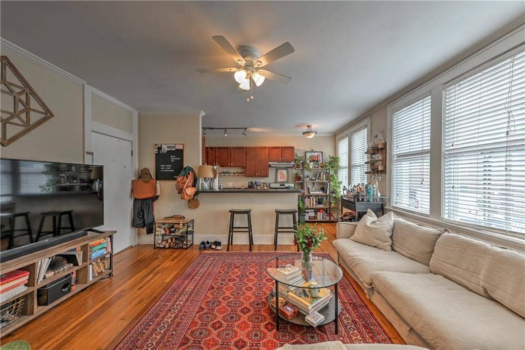 1BED 1BATH CHARMING APARTMENT