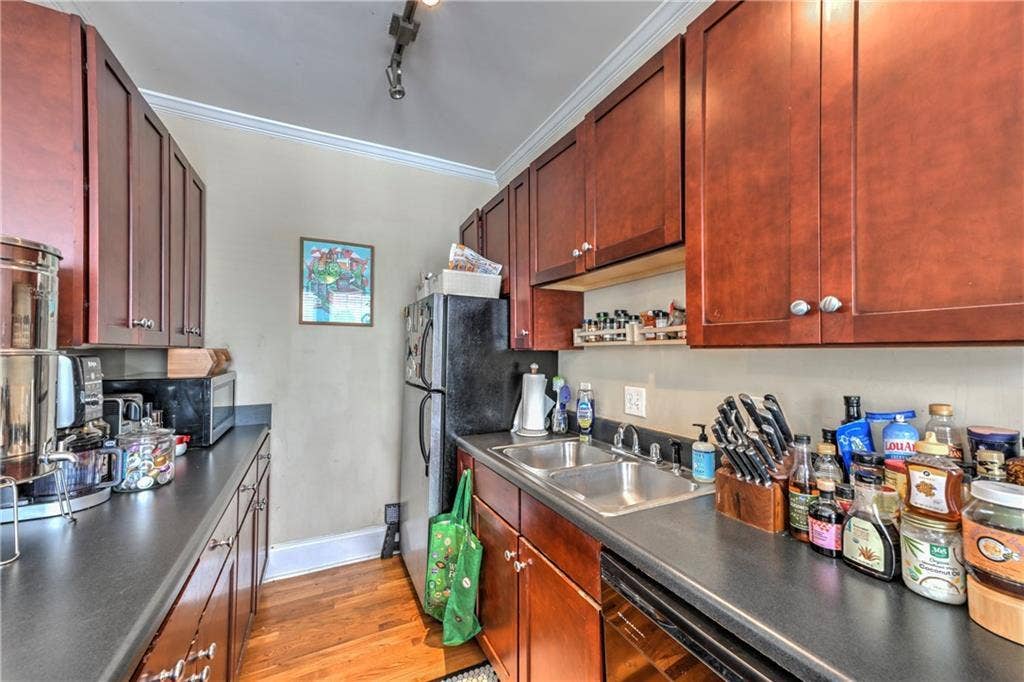 1BED 1BATH CHARMING APARTMENT