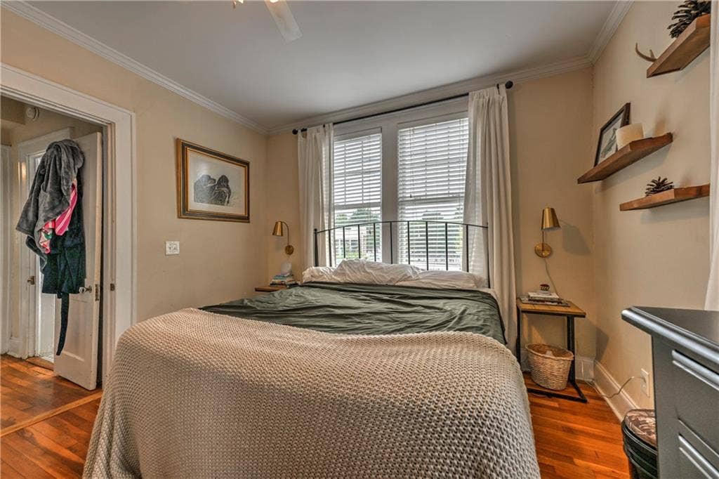1BED 1BATH CHARMING APARTMENT