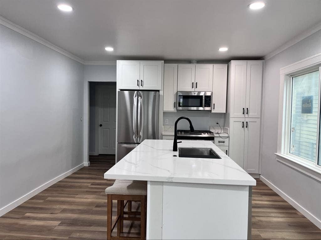 Prime location- Private Room!