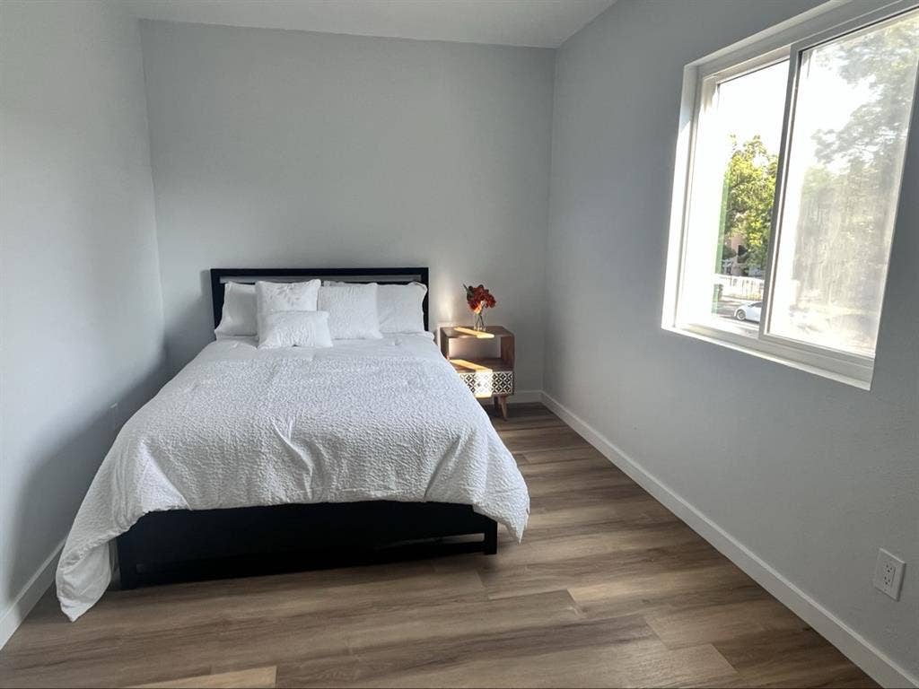 Prime location- Private Room!