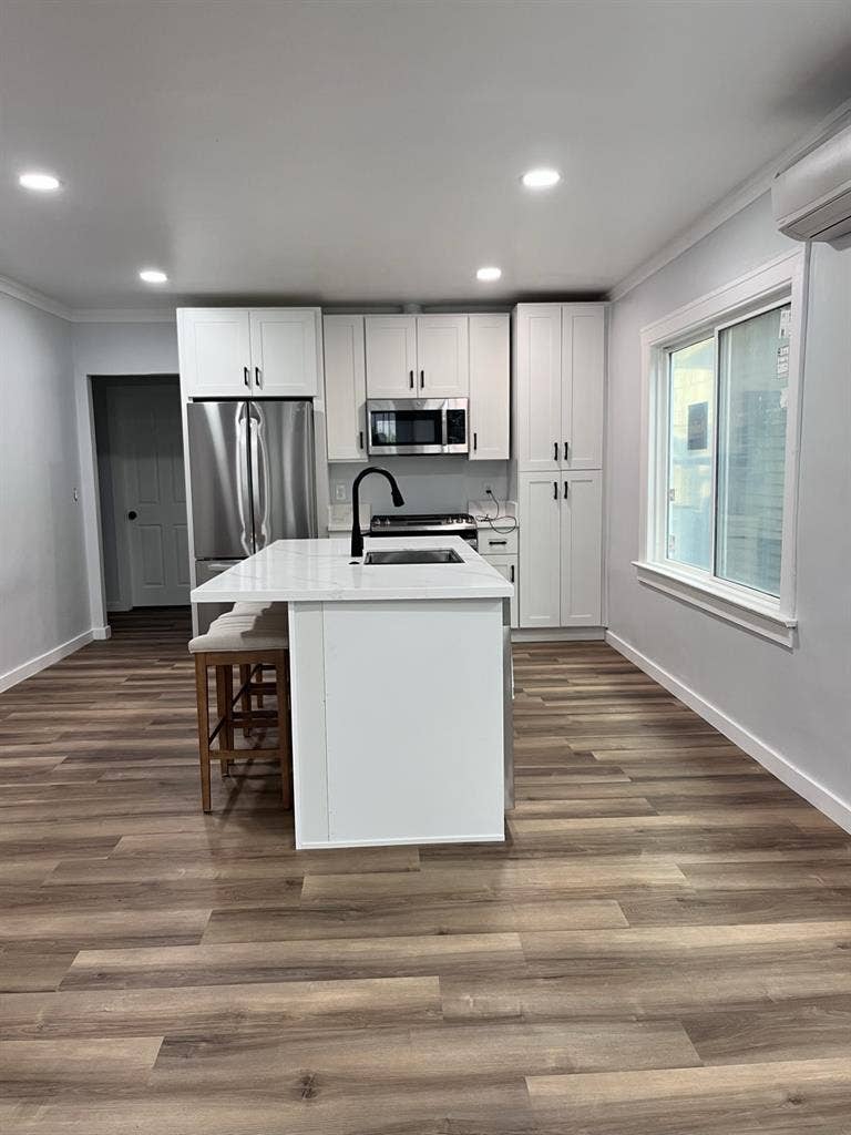 Prime location- Private Room!