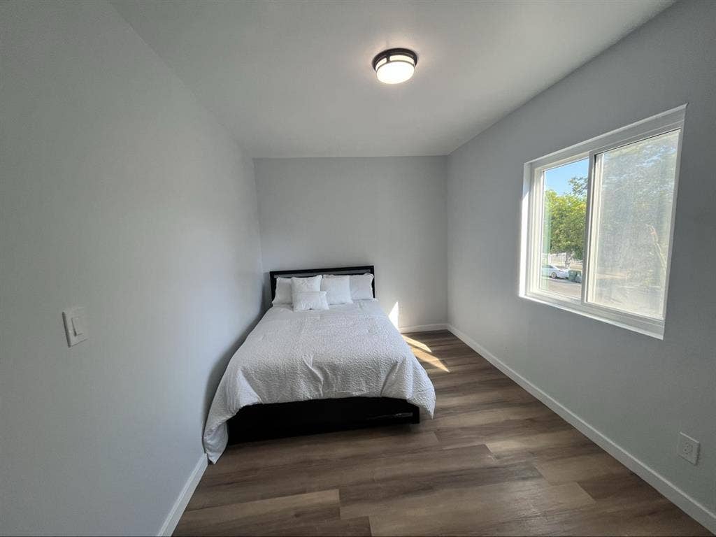 Prime location- Private Room!