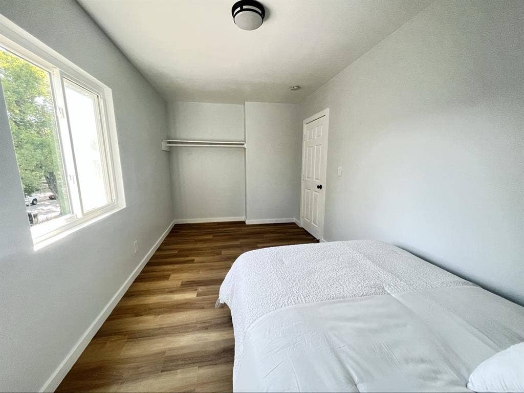 Prime location- Private Room!