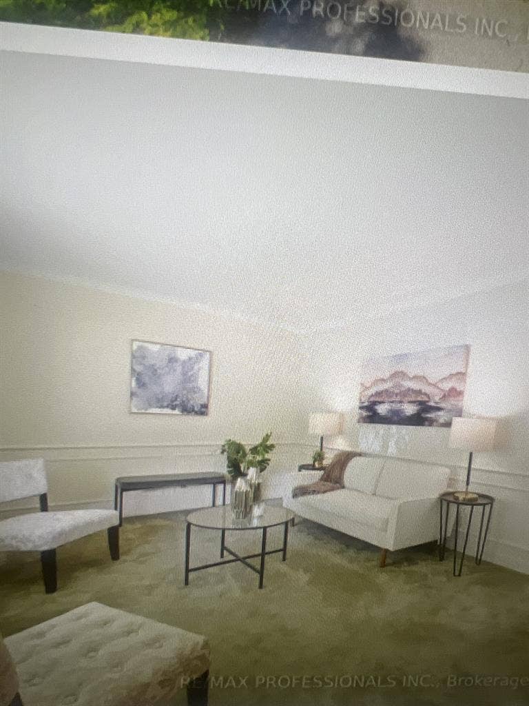 Two rooms available in 3 bedroom