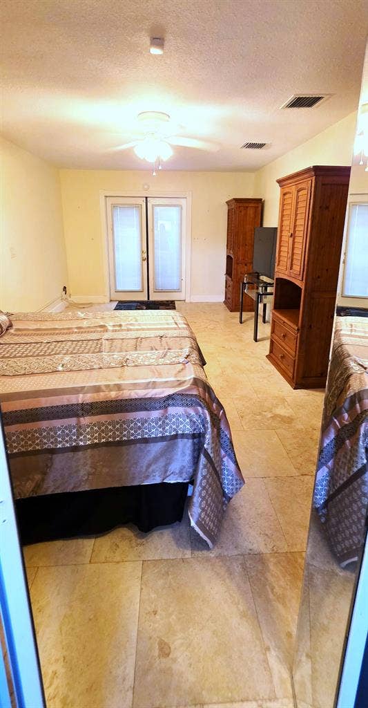 Large Studio in West Boca Raton