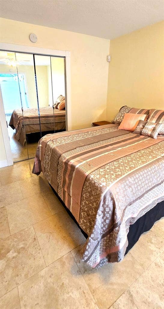 Large Studio in West Boca Raton