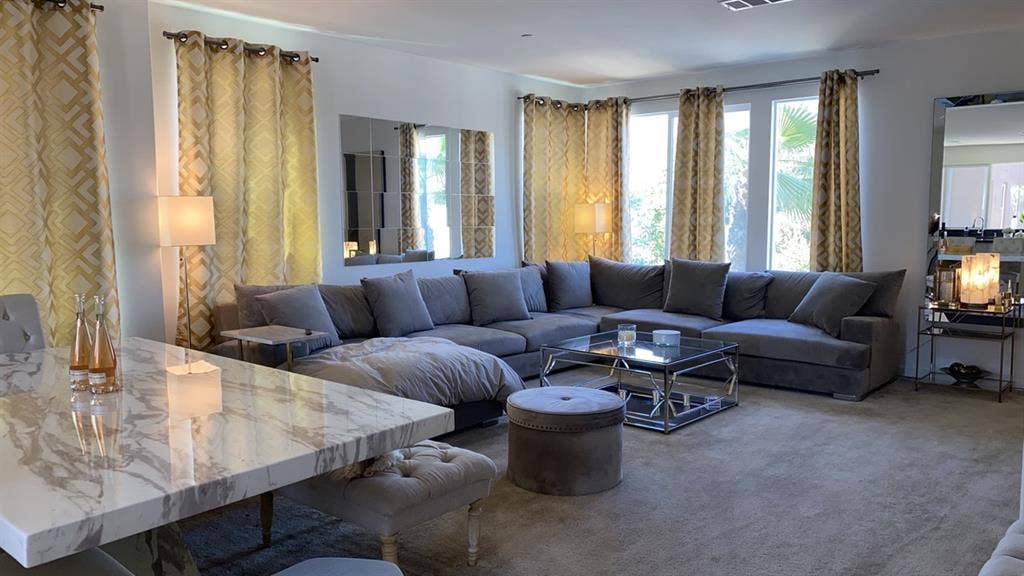 2 rooms for rent in Modern Home
