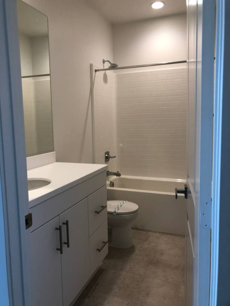 2 rooms for rent in Modern Home
