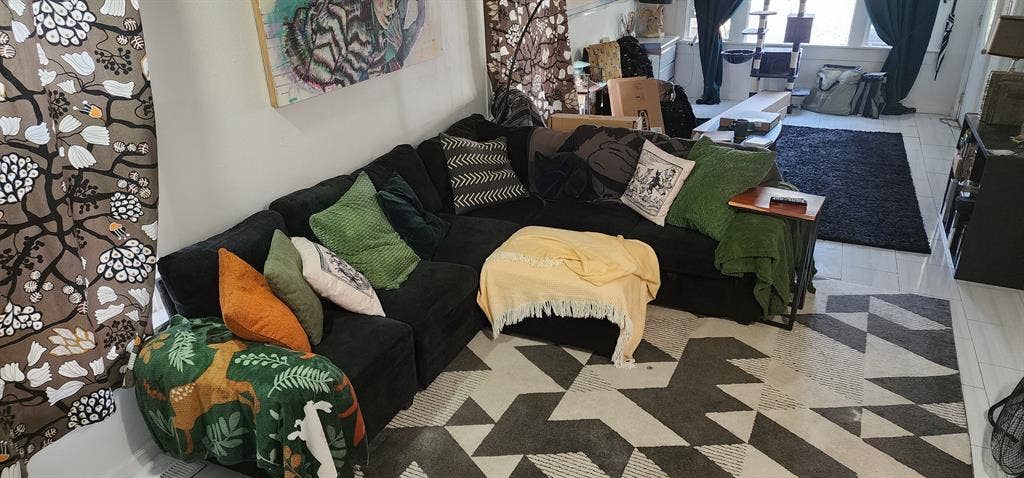 Large West Seattle House seeks 3rd
