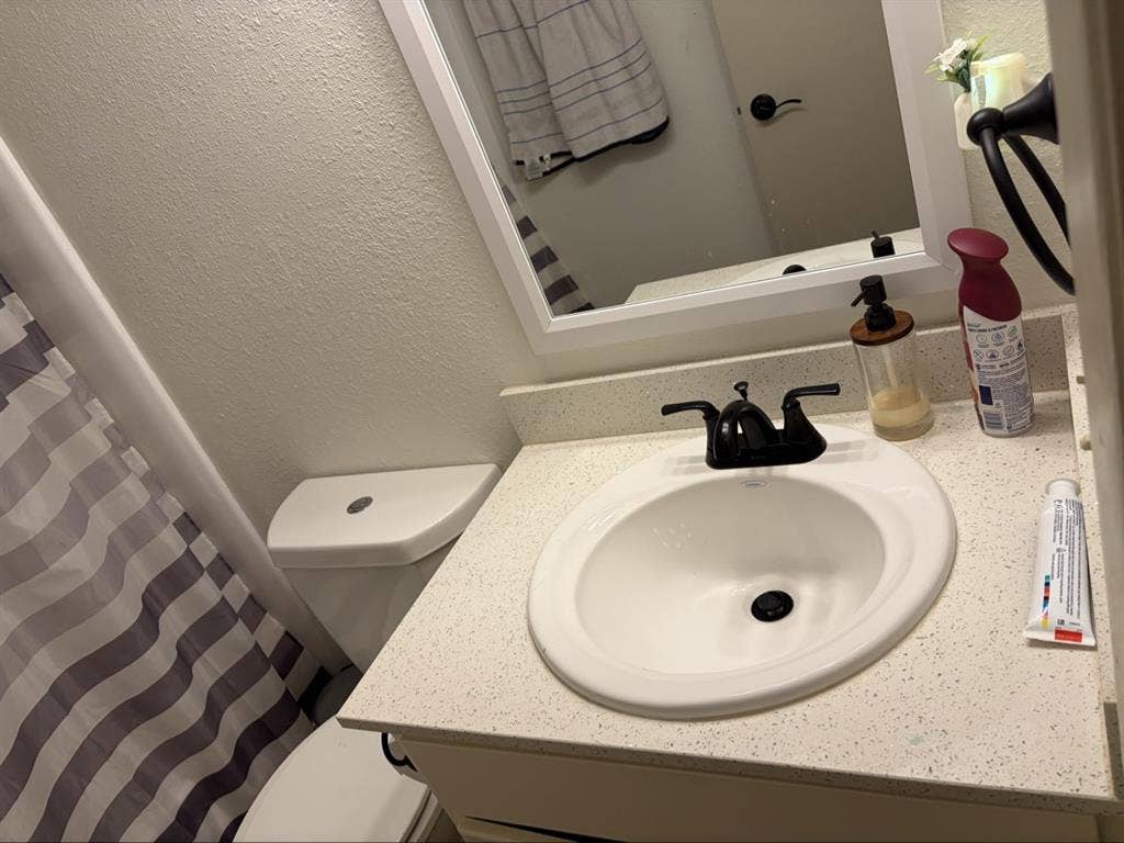 Nice quiet room for rent