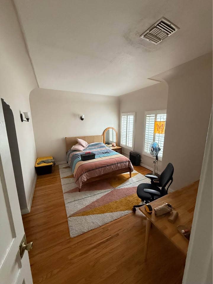 Beautiful room in a 2bd 1 bath