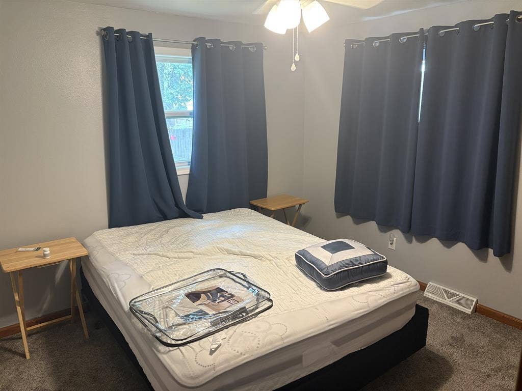 Grad Student Seeking 1-2 Roommates