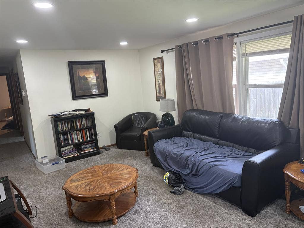 Grad Student Seeking 1-2 Roommates
