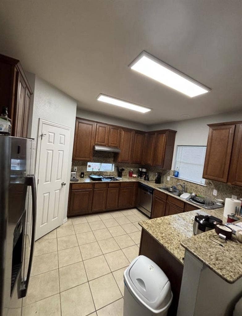 Looking for guy roommate