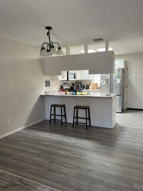Room for rent in townhouse