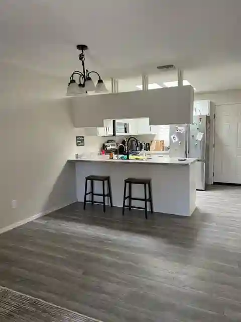 Room for rent in townhouse