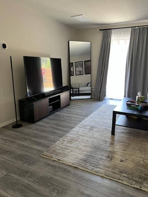 Room for rent in townhouse