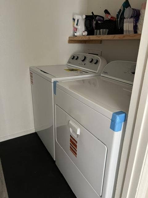 Room for rent in townhouse
