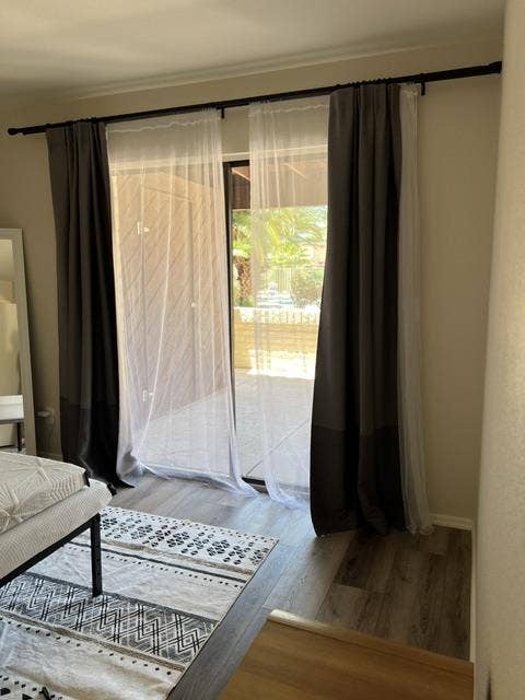 Room for rent in townhouse