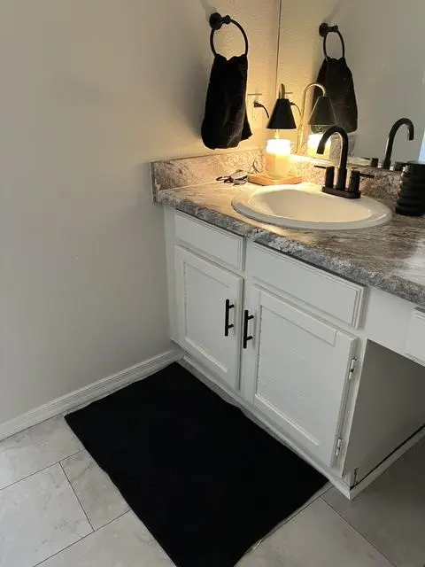 Room for rent in townhouse