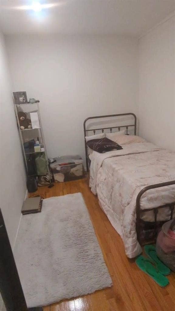 Looking for a Female Roommate