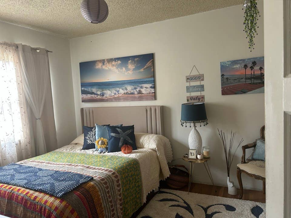 Furnished room in Burbank, CA
