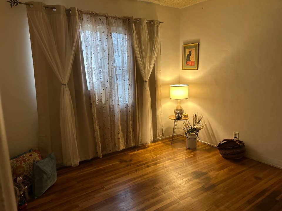 Furnished room in Burbank, CA