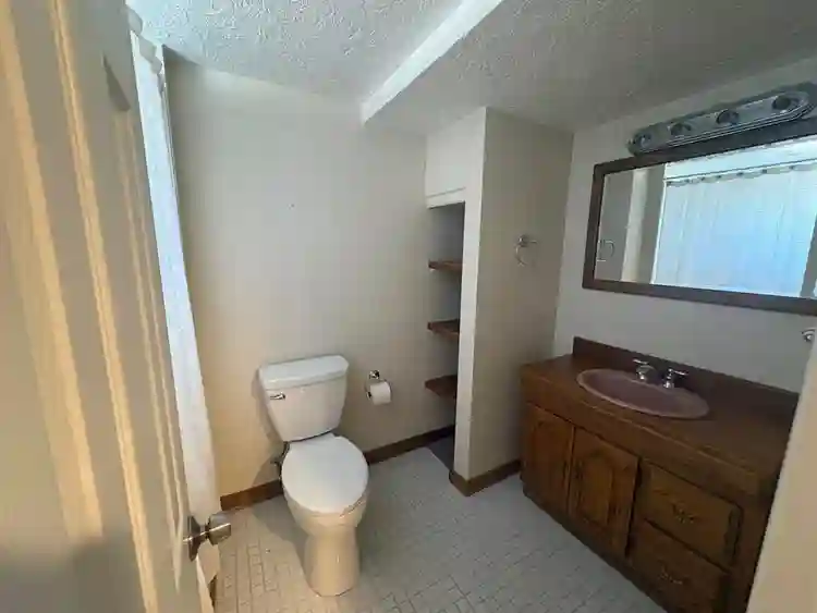 Private 1BR/1BA Basement Suite +Pet