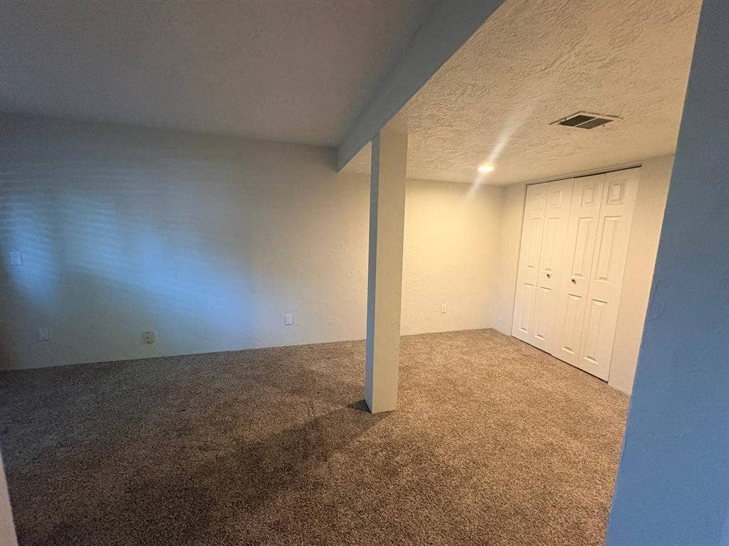 Private 1BR/1BA Basement Suite +Pet