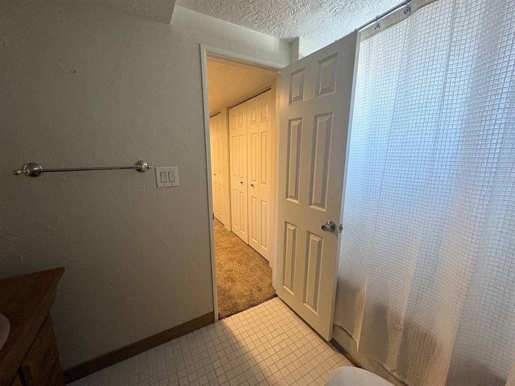 Private 1BR/1BA Basement Suite +Pet