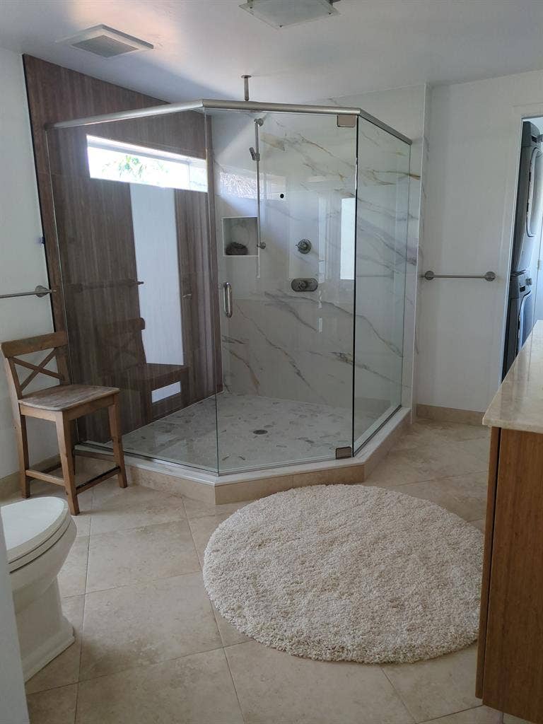 Large master bed bath in pool home