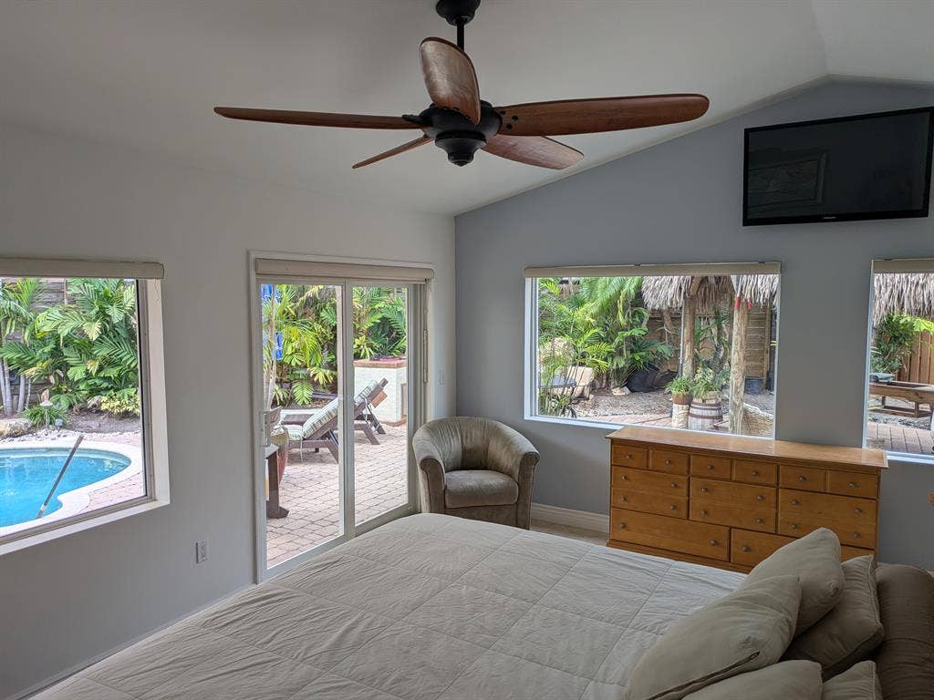 Large master bed bath in pool home