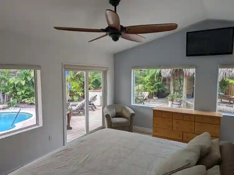 Large master bed bath in pool home
