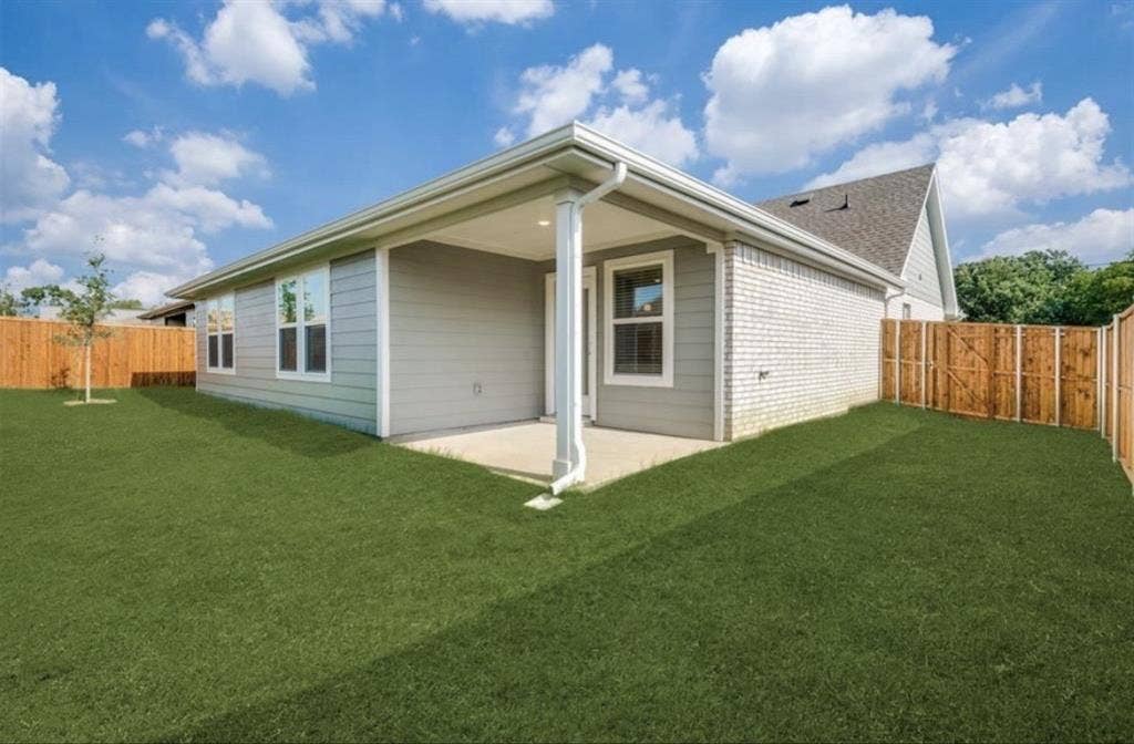 4bed/2 bath looking for 1 roommate.