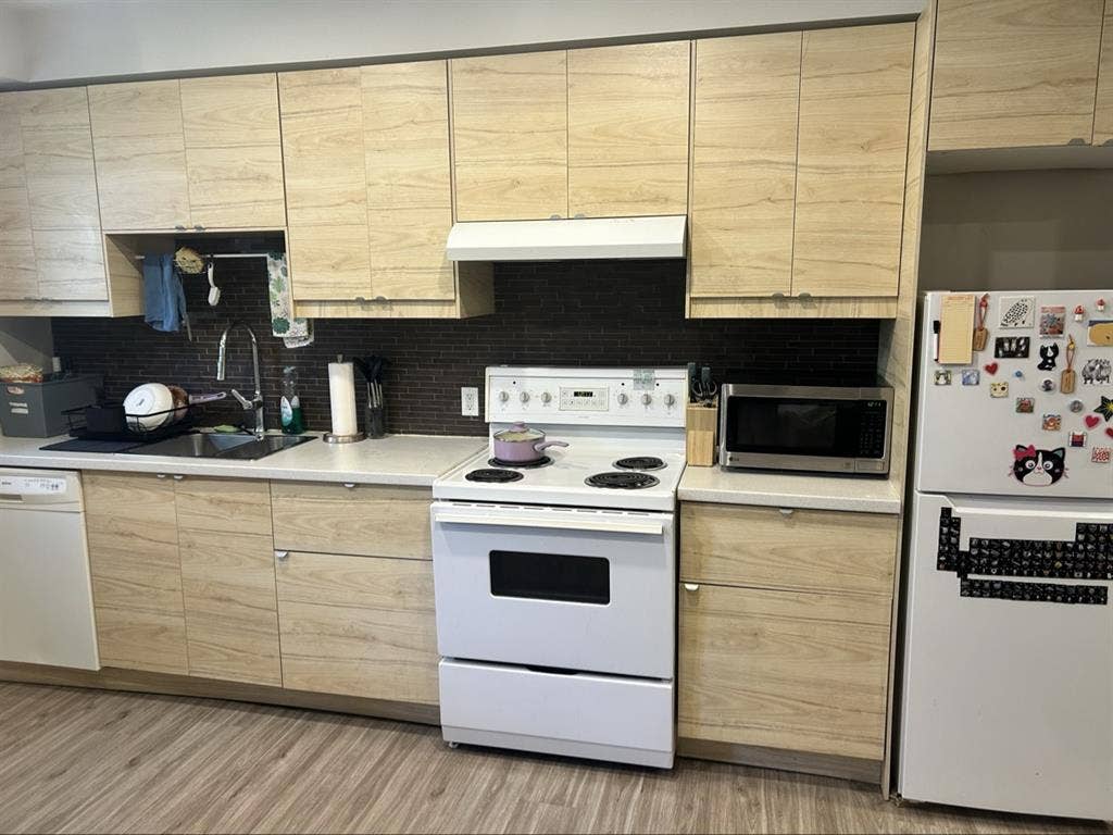 1/2 Lease transfer in NDG!