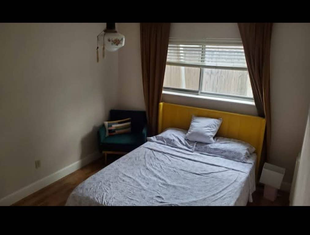 700 - Cozy Private Room