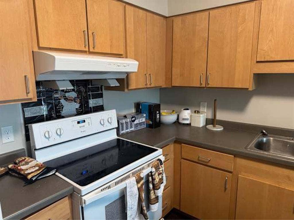 Live-in Babysitter - Free Rent