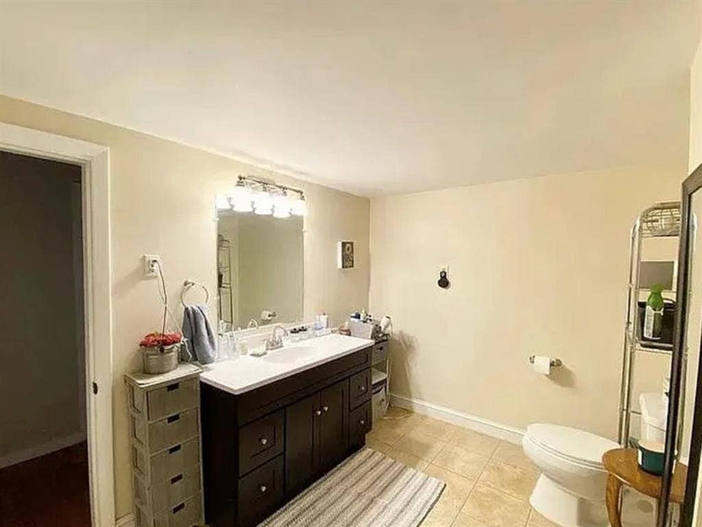 Looking for a roommate!!