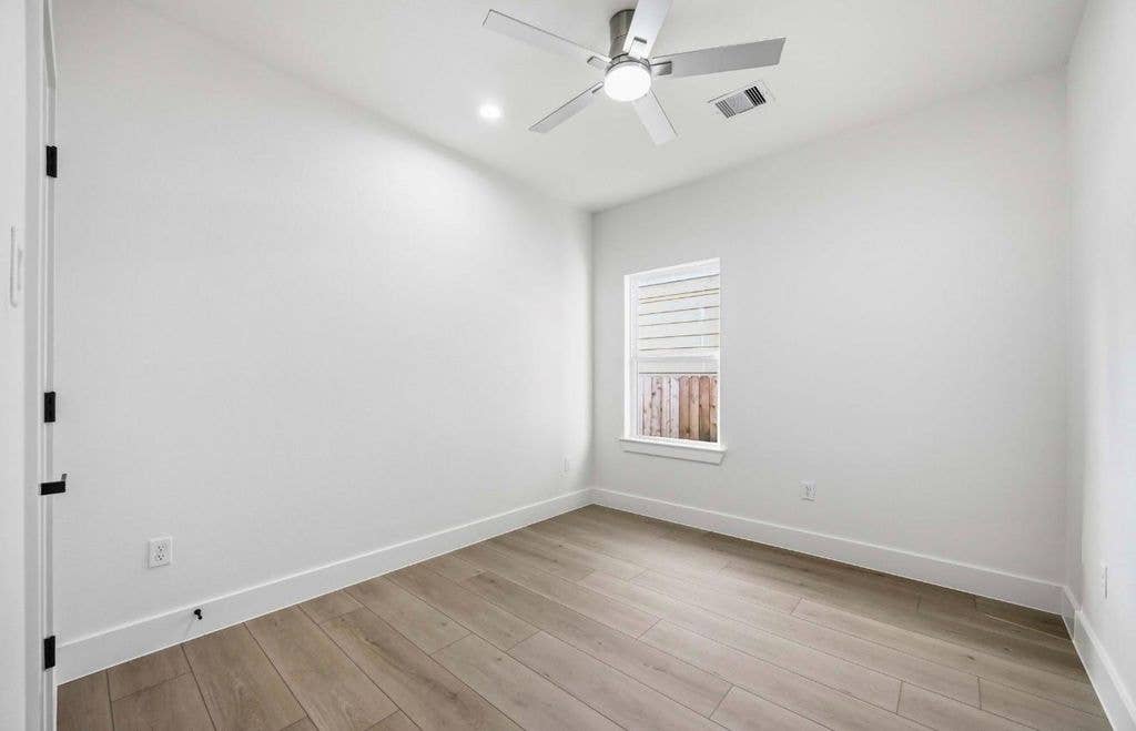 New Listing - 3 Rooms for rent