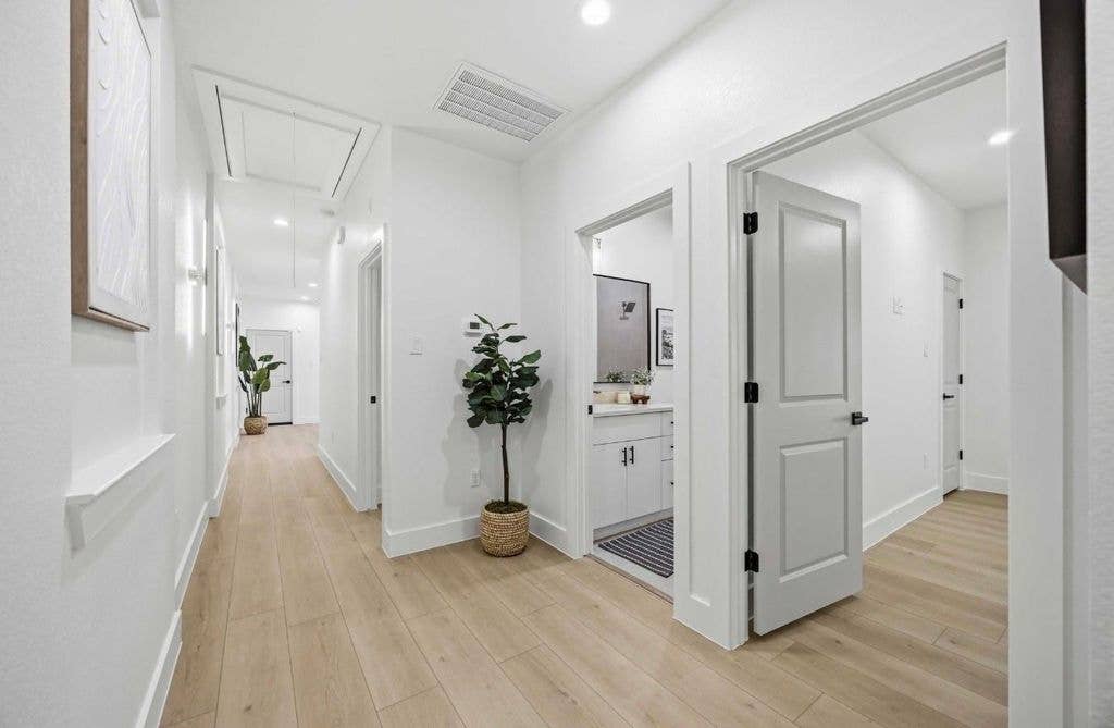 New Listing - 3 Rooms for rent