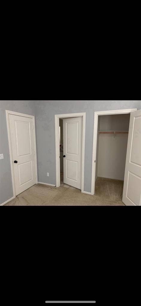 Looking for female roomie