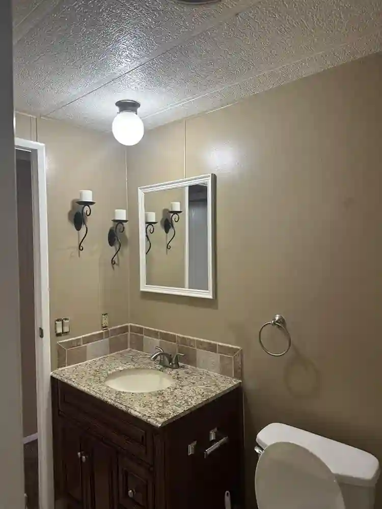 Looking for female roommatees