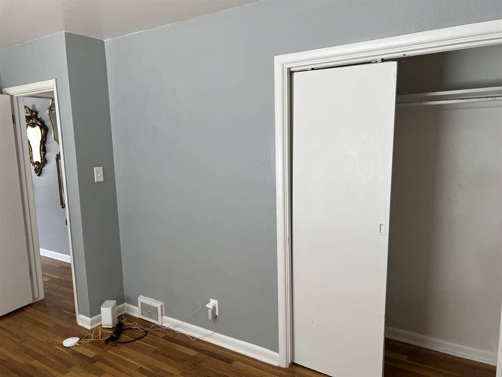 Room available in central Springs
