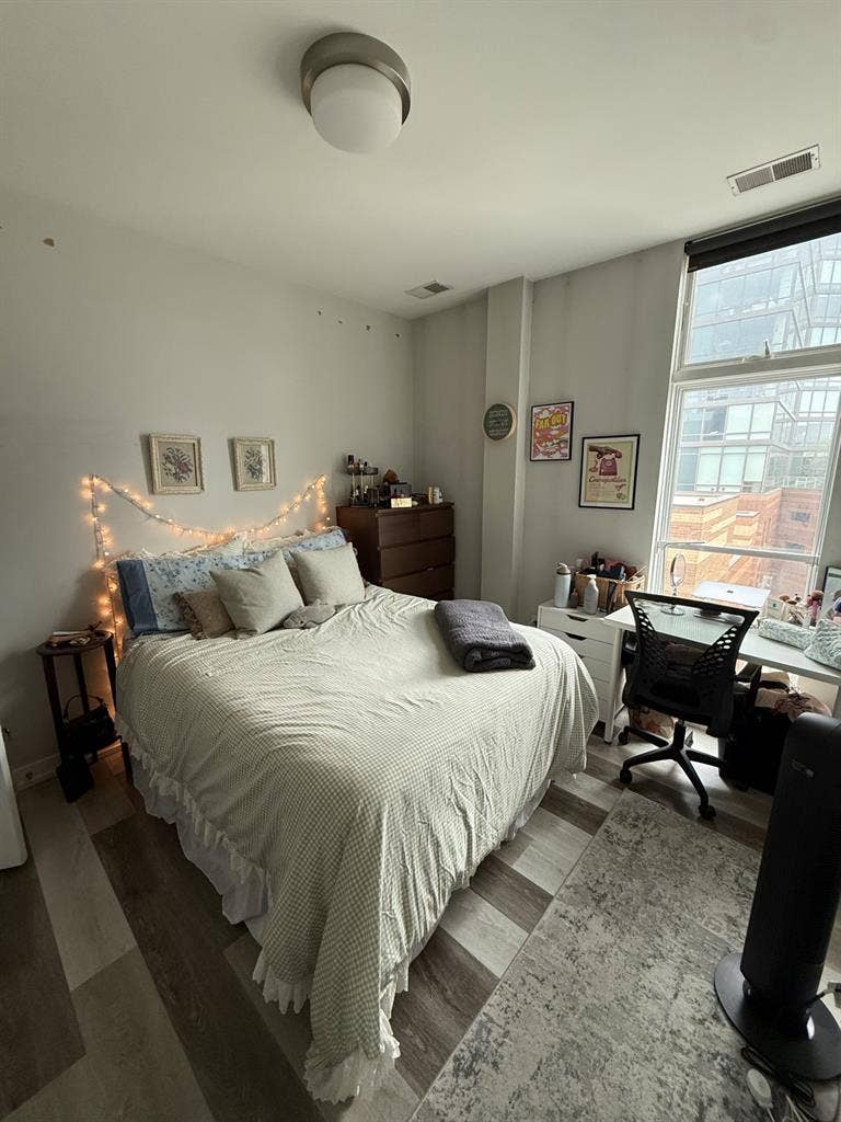 Looking for 3rd Roommate